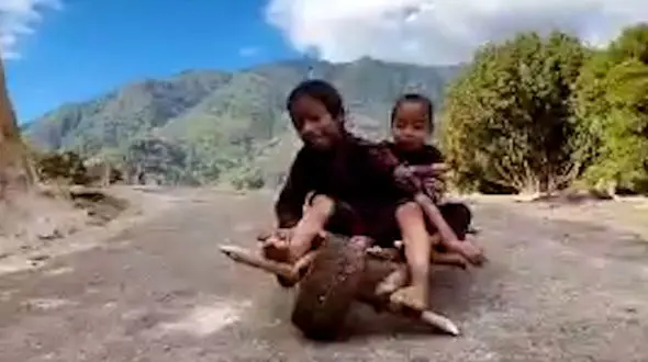 ببینید /  خلاقیت کودکان روستایی + فیلم 