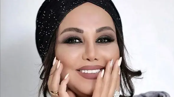 عکس لباس یلدایی بهنوش بختیاری با تزیینات سفره یلدایش !