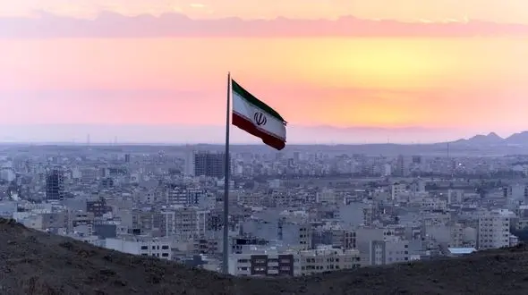 دستمزد طبقه کارگری؛ چرخ توسعه ایران را متوقف کرده است/ افزایش بدهکاری و کاهش آموزش و رشد؛ حاصل تورم