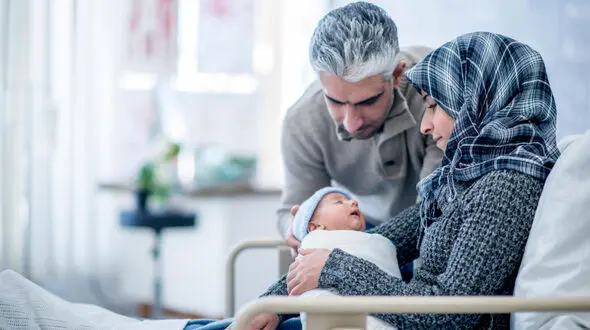 بعد از زایمان این حرف‌ ها را به مادر نگویید؛ حالش را بدتر می‌ کنید!