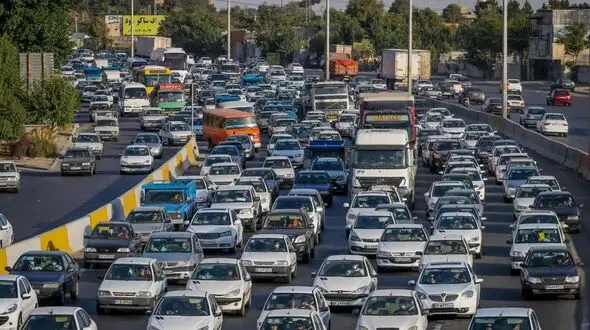آزادراه البرز در ترافیک سنگین + جزئیات ترافیک در مناطق مختلف