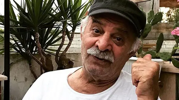 آواز خوانی و طنازی زنده یاد سیروس گرجستانی در پشت صحنه فیلم "سگ بند" + فیلم