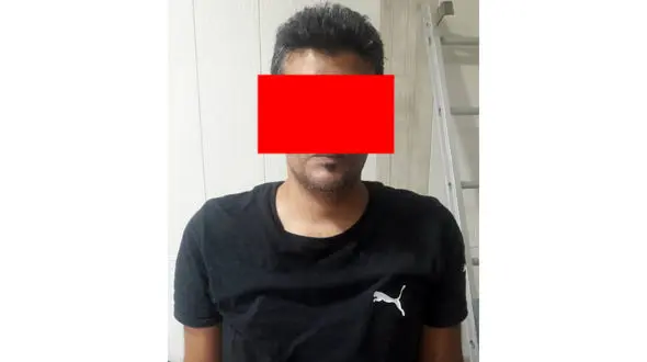 دستگیری سارق  داخل خودرو لحظه سرقت در آبادان + عکس