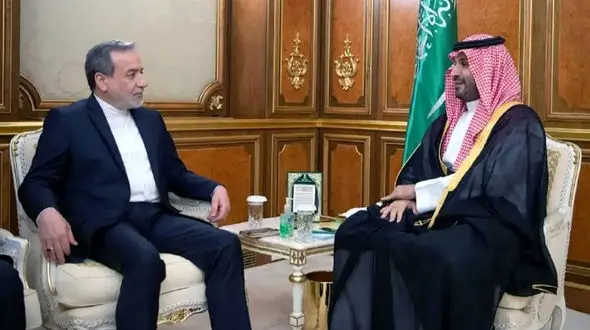 دیدار عراقچی با محمد بن سلمان ولیعهد عربستان سعودی + فیلم