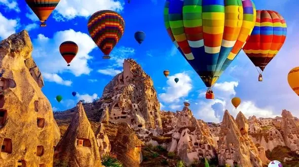 چرا تور کاپادوکیا اغلب زمینی و گروهی برگزار می‌شود؟