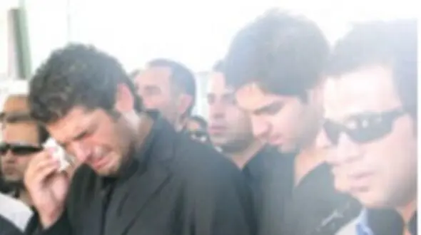چهره غمزده پژمان بازغی و کامبیز دیرباز در مراسم تشییع پدر جوان سام درخشانی/ روحش شاد و یادش گرامی