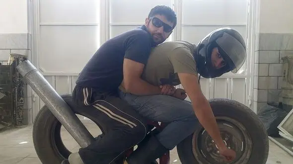 فیلم / خلاقیت حماسه ساز جوان ایرانی برای نصب فرمون موتور هوندا روی پراید صبا ید/ سایپا به شدت مطمئن