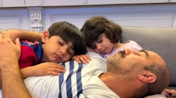 خلاقیت حماسه ساز  دختر کوچولوی «محسن تنابنده» در لاک زدن / بابای دختر بودن این شکلیه، ذوق«نقی پایتخت» را ببینید