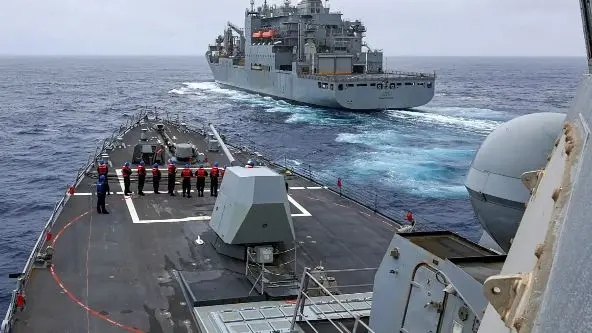 فیلم لحظه برخورد دو ناو جنگی آمریکا