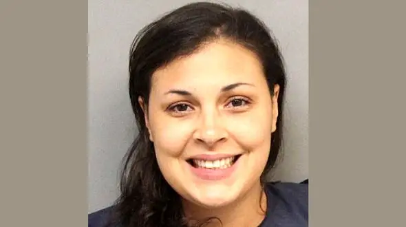 دختر جوان غیرتی شد و نامزد خود را با شمشیر ناقص کرد !+عکس