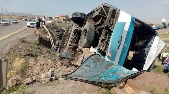 27 مصدوم بر اثر واژگونی اتوبوس در جاده دامغان 