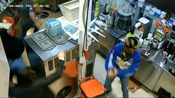 فیلم قمه کشی در تالش / زنان و مردان از ترس فرار می کردند