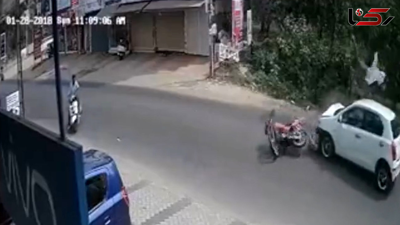 عجیب ترین تصادف یک موتورسیکلت که شاخ به شاخ به سواری زد + فیلم