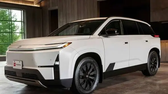 معرفی تویوتا هایلندر EV 2027؛ اولین SUV برقی 3 ردیفه تویوتا / عکس