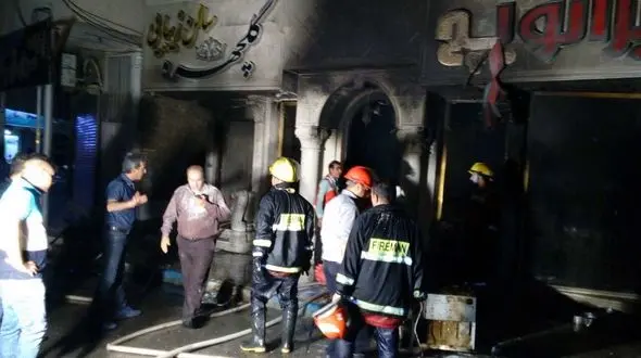 آتش سوزی رستوران در نیمه شعبان آبادان / 4 آتش نشان مجروح شدند + فیلم و عکس