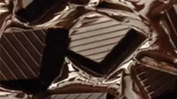 مهار اشتها با خوردن شکلات تلخ