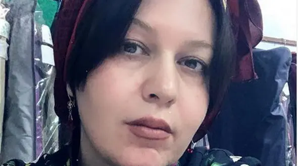 حجاب عجیب گیتی قاسمی در خودرو