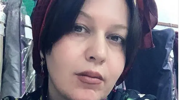 حجاب عجیب گیتی قاسمی در خودرو
