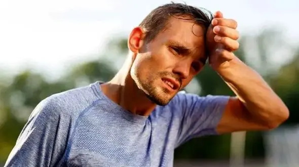 چرا برخی افراد بیش از دیگران عرق می‌ کنند؟