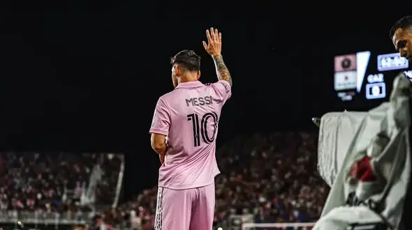 اخراج سنگربان اینترمیامی به خاطر انتقاد از جذب مسی!