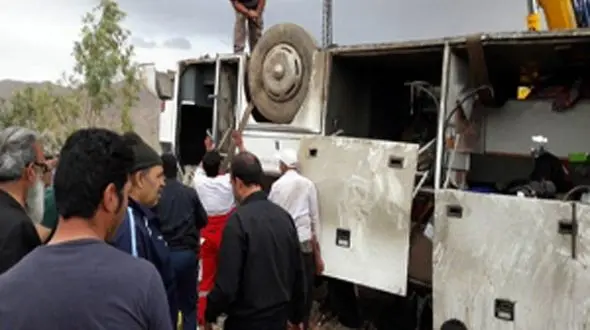 15 مجروح بر اثر واژگونی اتوبوس در جاده چناران - مشهد 