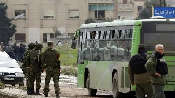 خروج اولین گروه از شورشیان از غوطه شرقی دمشق