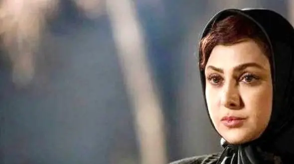 استایل شیک آزاده صمدی در بازی بیلیارد