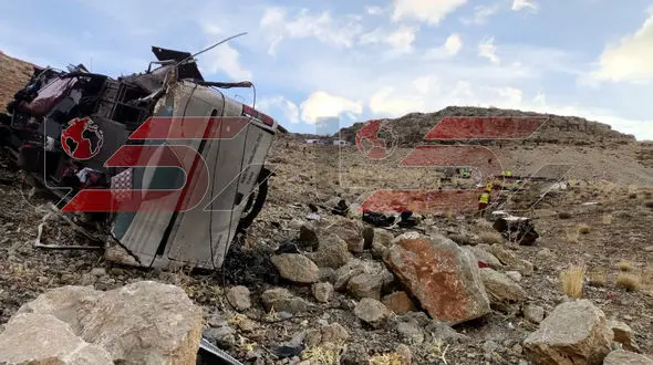 فیلم واژگونی مرگبار اتوبوس در محور اصفهان–یاسوج / سفر شبانه با 3 کشته و 15 زخمی