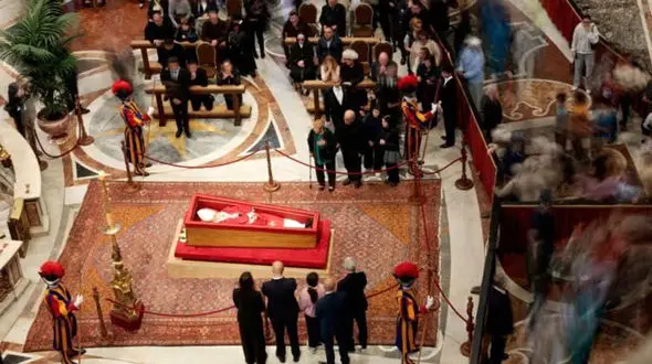 خاکسپاری پاپ فرانسیس با حضور مقامات عالی کشورهای جهان برگزار شد + تصاویر