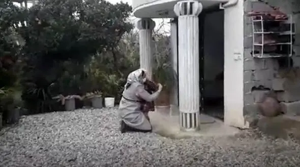 فیلم پر احساس دیدار خانم پرستار رامسری با دختربچه اش / 32 روز در بیمارستان بود + فیلم