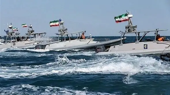 نیروی دریایی ایران؛  رخ به رخ با دشمن / عکس و مشخصات زیردریای های ایران