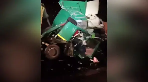 فیلم پرس شدن 2  تریلی در تصادف شاخ به شاخ با هم + فیلم 