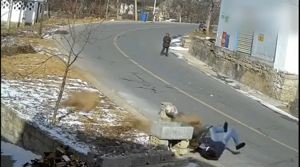 این جاده نفرین شده است + فیلم حیرت آور