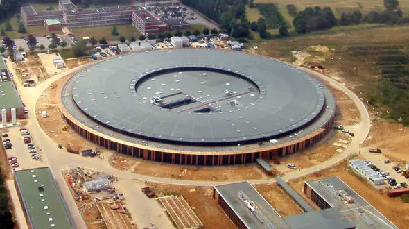 پروژه علمی و فنی چشمه نور ابر پروژه ای برای ایران
