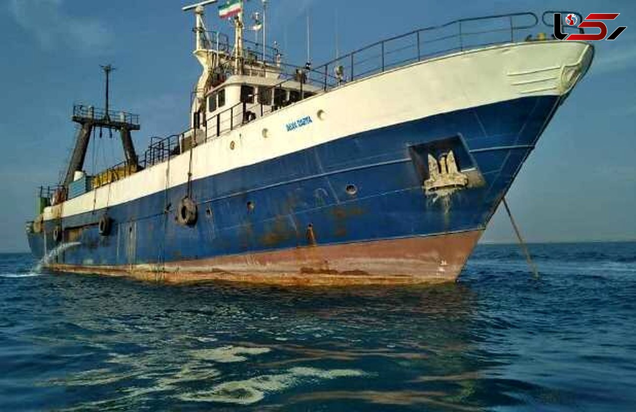 توقیف 2 فروند کشتی قاچاق صید غیرمجاز ترال در بندر جاسک 