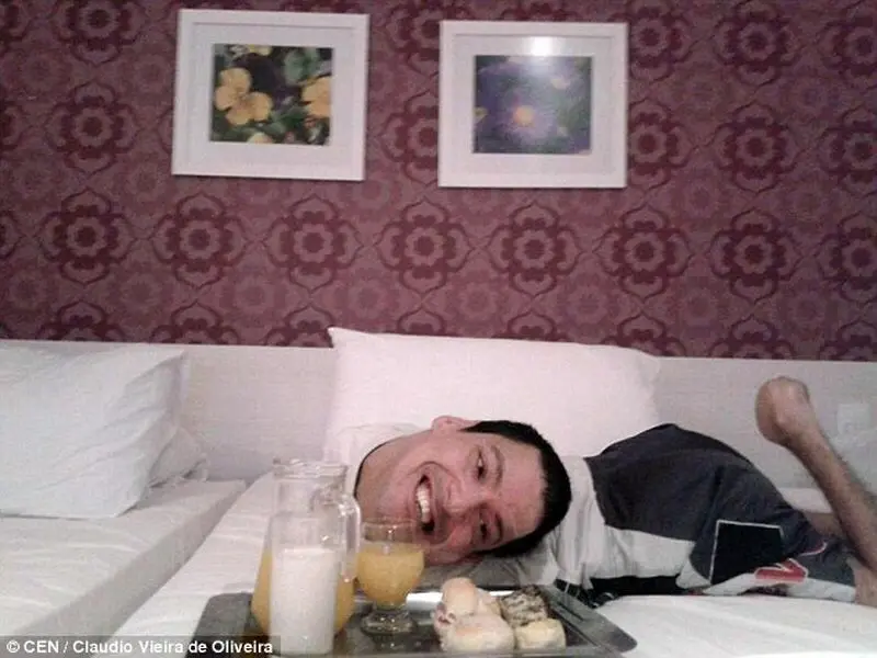 این مرد با سر واژگونش خبرساز شد! + تصاویر