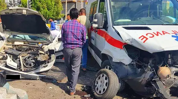 تصادف آمبولانس با پژو در بندر عباس 3 زخمی در پی داشت