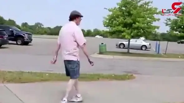 چرخش ۱۸۰ درجه‌ای پا‌ها هنگام راه رفتن/  این مرد بدون استخوان را بشناسید!+تصویر