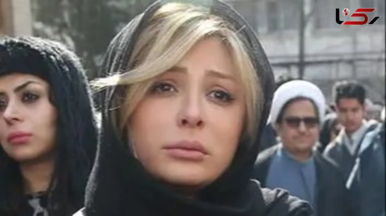 فیلم / نگاهی به مراسم ختم پدر نیوشا ضیغمی  /  از حضور احسان خواجه‌امیری، شبنم قلی‌خانی، علی ضیا / روحش شاد