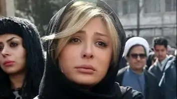 نگاهی به مراسم ختم پدر نیوشا ضیغمی / از حضور احسان خواجه‌امیری، شبنم قلی‌خانی، علی ضیا و... / روحش شاد