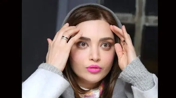 عکس قدیمی بهنوش طباطبایی ۲۱ سال پیش در تلویزیون + چقدر با الانش فرق داره!