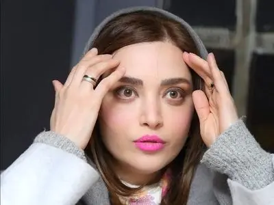 عکس قدیمی بهنوش طباطبایی ۲۱ سال پیش در تلویزیون + چقدر با الانش فرق داره!