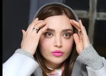 عکس قدیمی بهنوش طباطبایی ۲۱ سال پیش در تلویزیون + چقدر با الانش فرق داره!