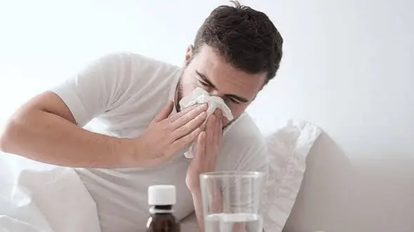 کرونا یا آنفلوآنزا؟ این علائم می‌گویند با کدام ویروس درگیر شده‌اید