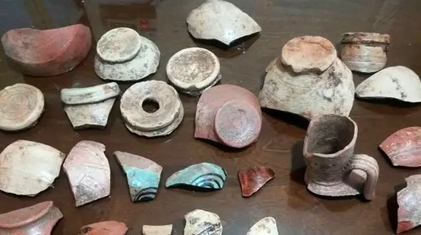 کوزه‌های کشف شده در ورامین خالی بودند