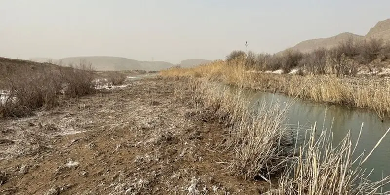 رودخانه هریرود، پایین دست سد دوستی؛ صرفاً دربرخی فصول مقدار اندکی آب برای استفاده در مزارع پایین دست از سد دوستی رها میگردد