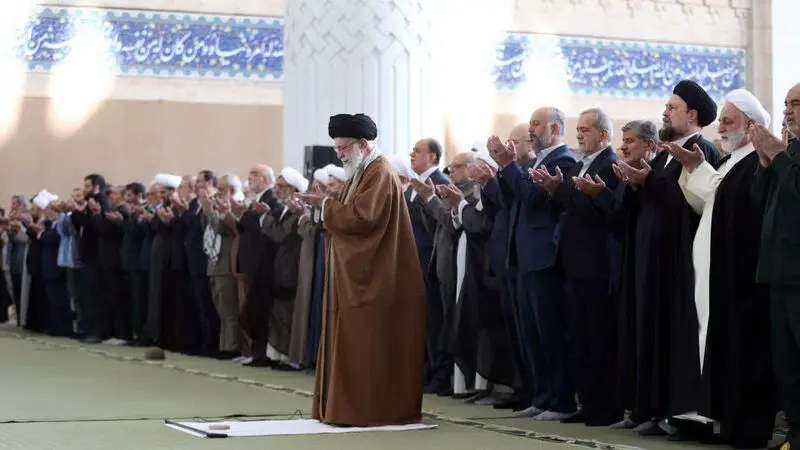حضرت آیت الله خامنه‌ای ، امروز (دوشنبه۱۱ فروردین ۱۴۰۴) در خطبه نماز عید سعید فطر 