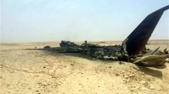 اولین عکس از حادثه سقوط جنگنده ارتش در اصفهان/ 2 خلبان سالم هستند 