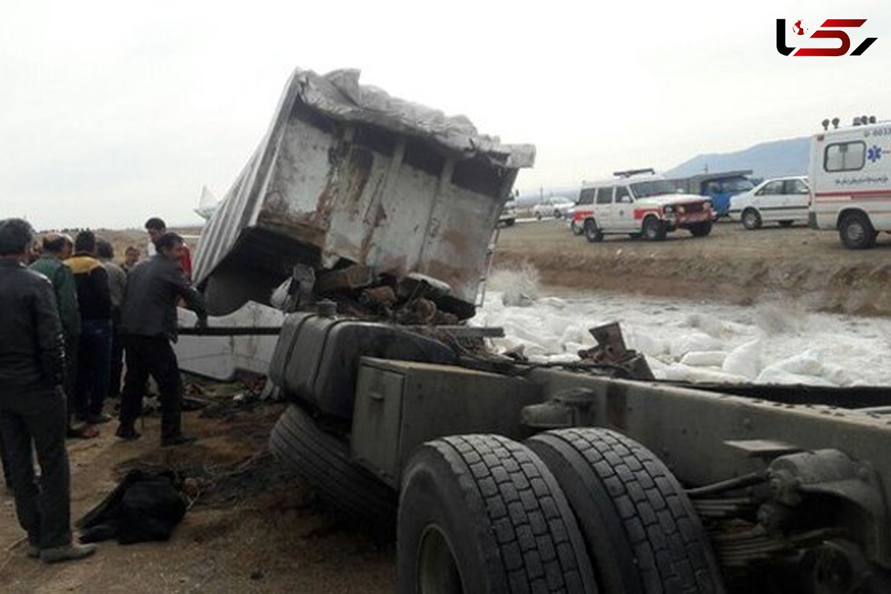  واژگونی مرگبار کامیون در ساوه +عکس 
