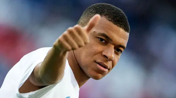 پاسخ به سوالی درباره وضعیت روحی امباپه/ صف هواداران برای دیدن ستاره مغضوب!